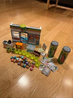 Grossery Gang Yucky Mart Playset + extra Grossery Gang